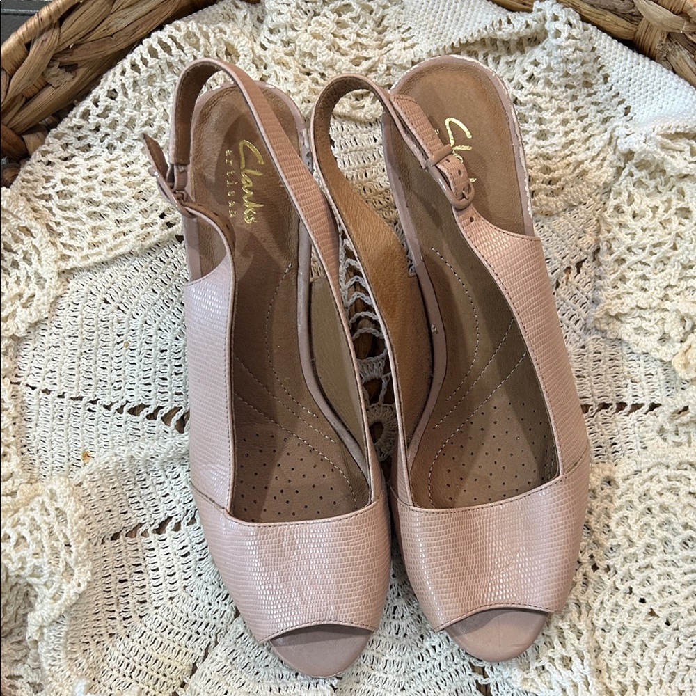 Clarks Women's Pink Peep-Toe Slingback Shoes. 2.5”. Size 10
